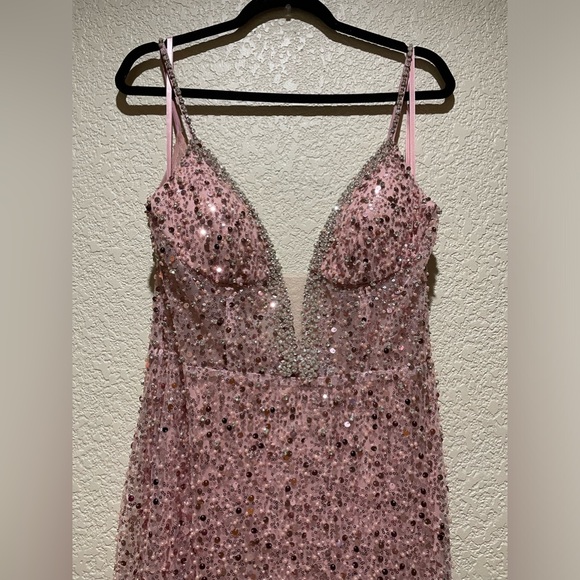 NWT Mac Duggal Embellished Plunged Neck Sleeveless Trumpet Gown Rose Size 10 - Picture 7 of 12